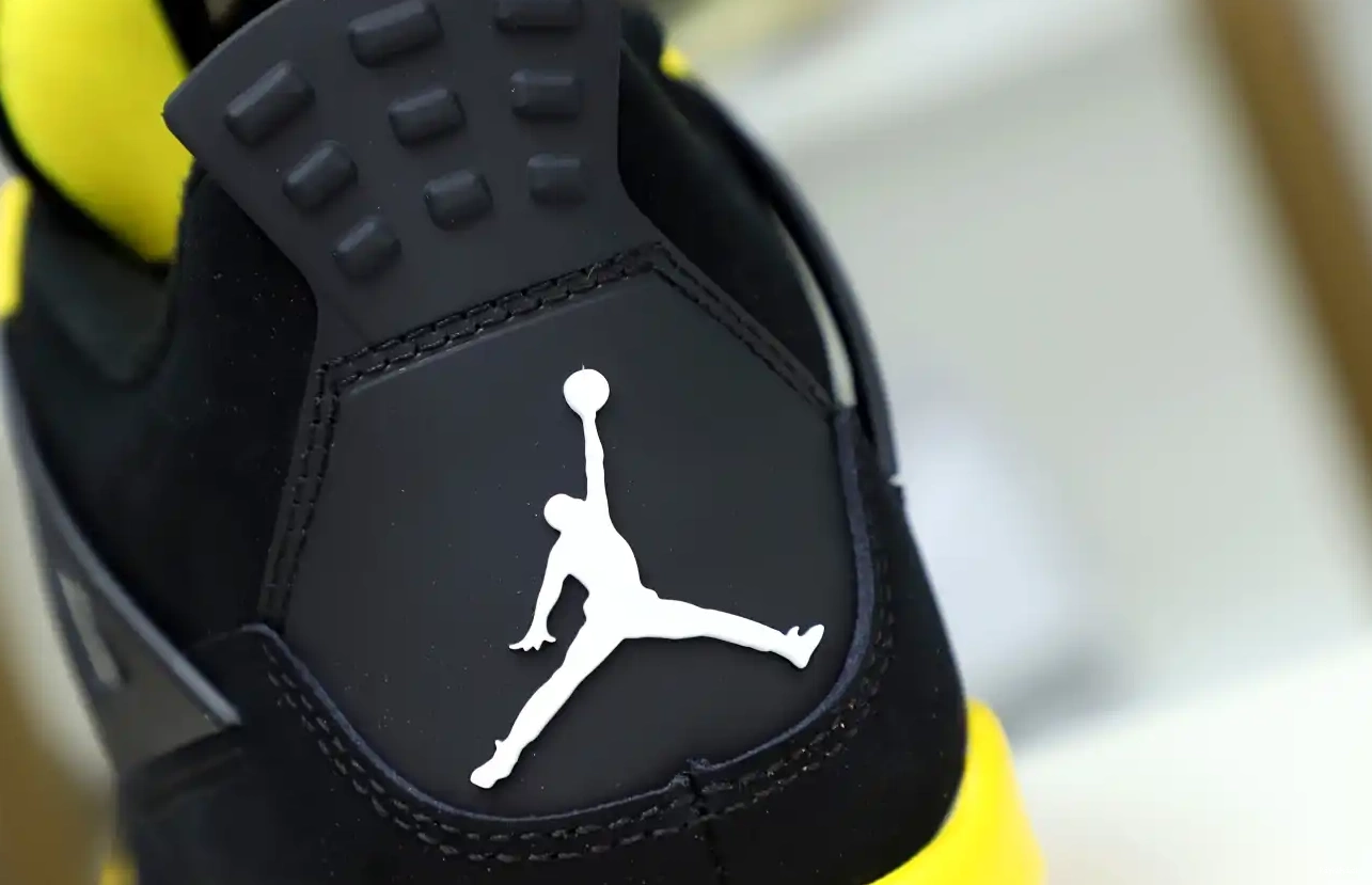 Jordan4 Air  Jordan thunder 2023 0415